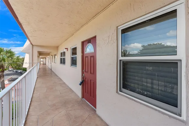 $175,900 | 1040 Country Club Drive, Unit 408, Margate, FL 33063