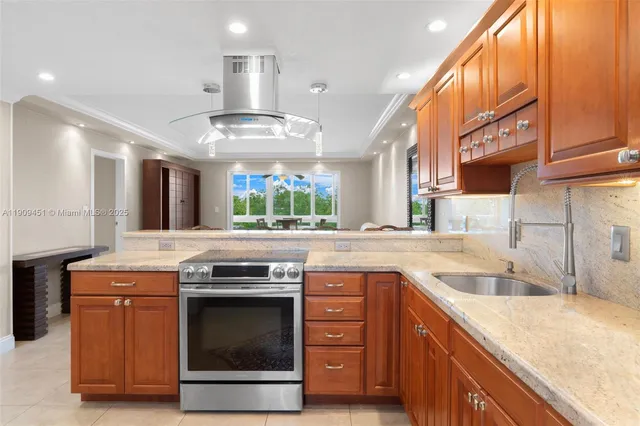 $175,900 | 1040 Country Club Drive, Unit 408, Margate, FL 33063