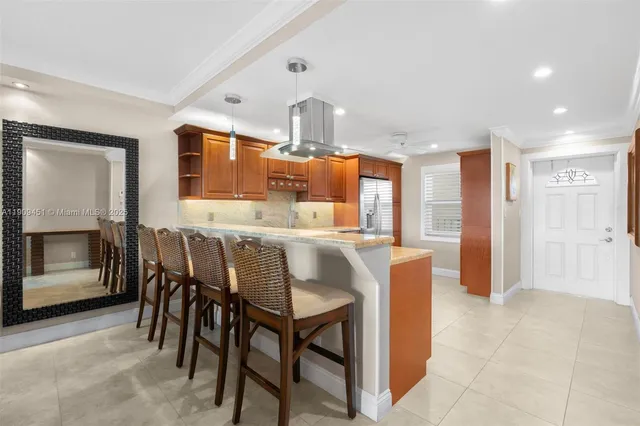 $175,900 | 1040 Country Club Drive, Unit 408, Margate, FL 33063