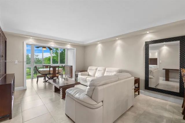 $175,900 | 1040 Country Club Drive, Unit 408, Margate, FL 33063