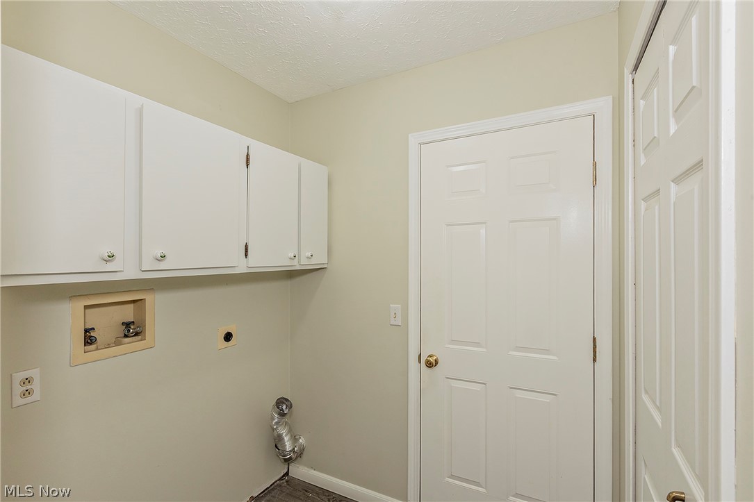 6635 Liberty Road Solon, OH 44139 - Photo 22 of 44 Laundry room with access to backyard