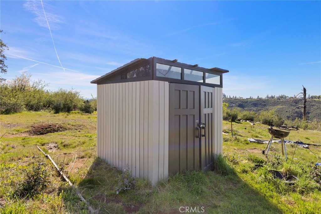 2922 Lost Ridge Way Oroville, CA 95965 - Photo 9 of 21 a view of a yard with wooden fence
