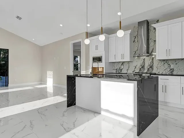 $599,900 | 2839 60th Avenue North, St. Petersburg, FL 33714