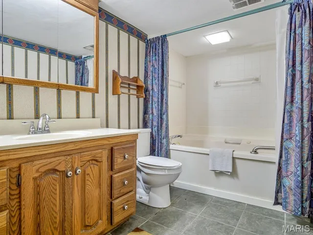 $375,000 | 2430 Beckmann Road, Lenzburg, IL 62255