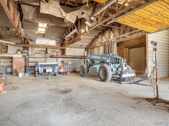 $375,000 | 2430 Beckmann Road, Lenzburg, IL 62255