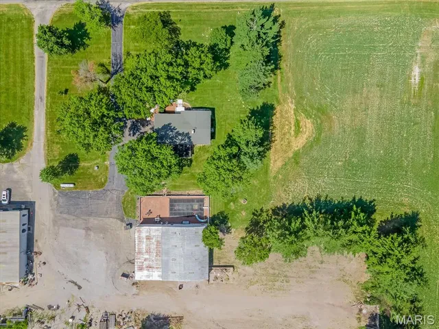 $375,000 | 2430 Beckmann Road, Lenzburg, IL 62255