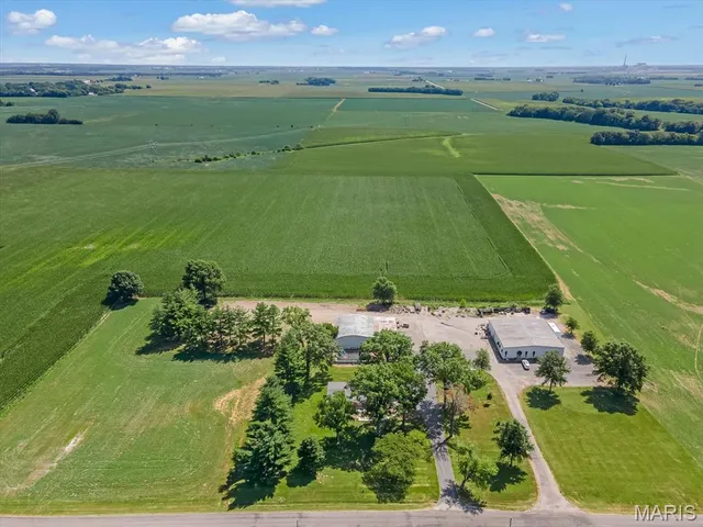 $375,000 | 2430 Beckmann Road, Lenzburg, IL 62255
