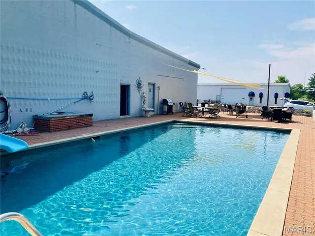 $375,000 | 2430 Beckmann Road, Lenzburg, IL 62255