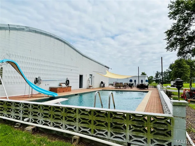 $375,000 | 2430 Beckmann Road, Lenzburg, IL 62255