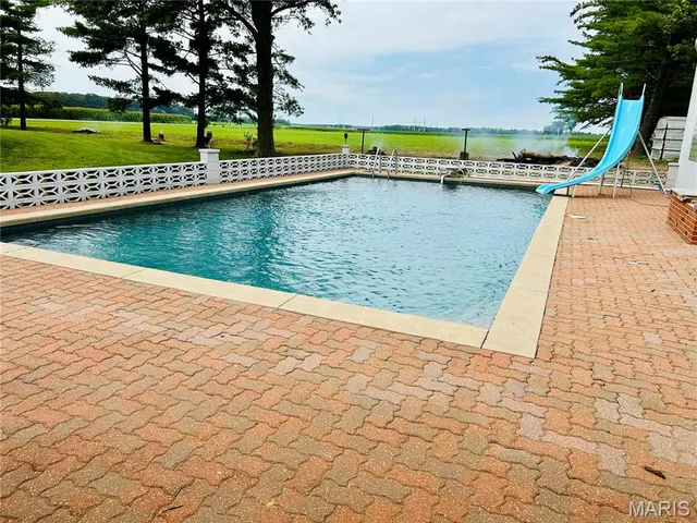 $375,000 | 2430 Beckmann Road, Lenzburg, IL 62255