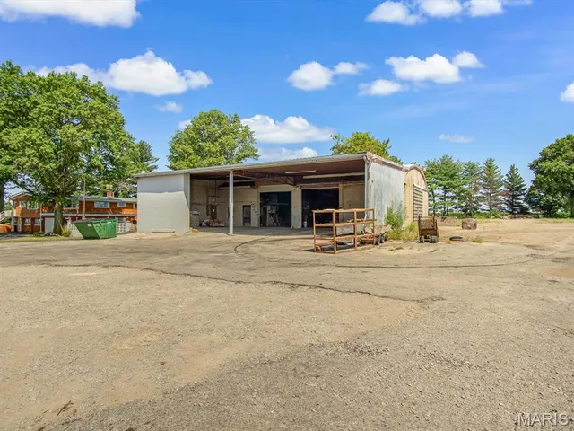 $375,000 | 2430 Beckmann Road, Lenzburg, IL 62255