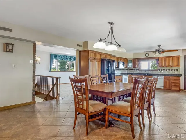 $375,000 | 2430 Beckmann Road, Lenzburg, IL 62255