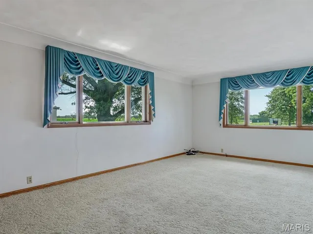 $375,000 | 2430 Beckmann Road, Lenzburg, IL 62255