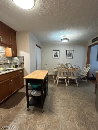 $2,300 | 45 Burlington Court, Hamburg, NJ 07419