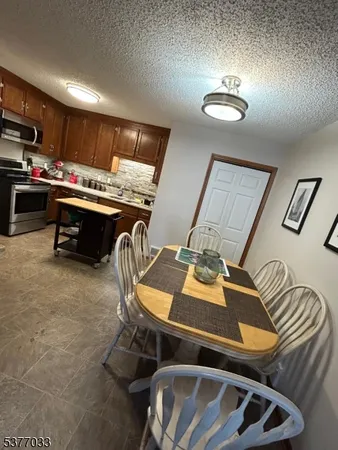 $2,300 | 45 Burlington Court, Hamburg, NJ 07419