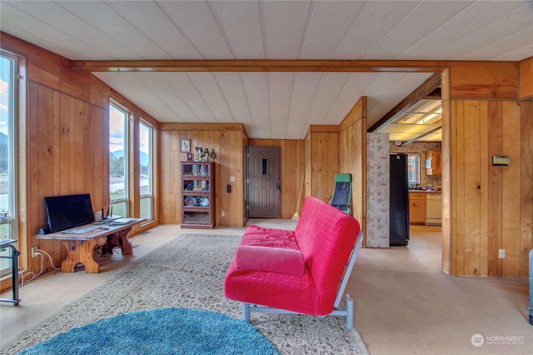 140 Maple Place Packwood, WA 98361 - Photo 14 of 39 a living room with furniture gym equipment and a window