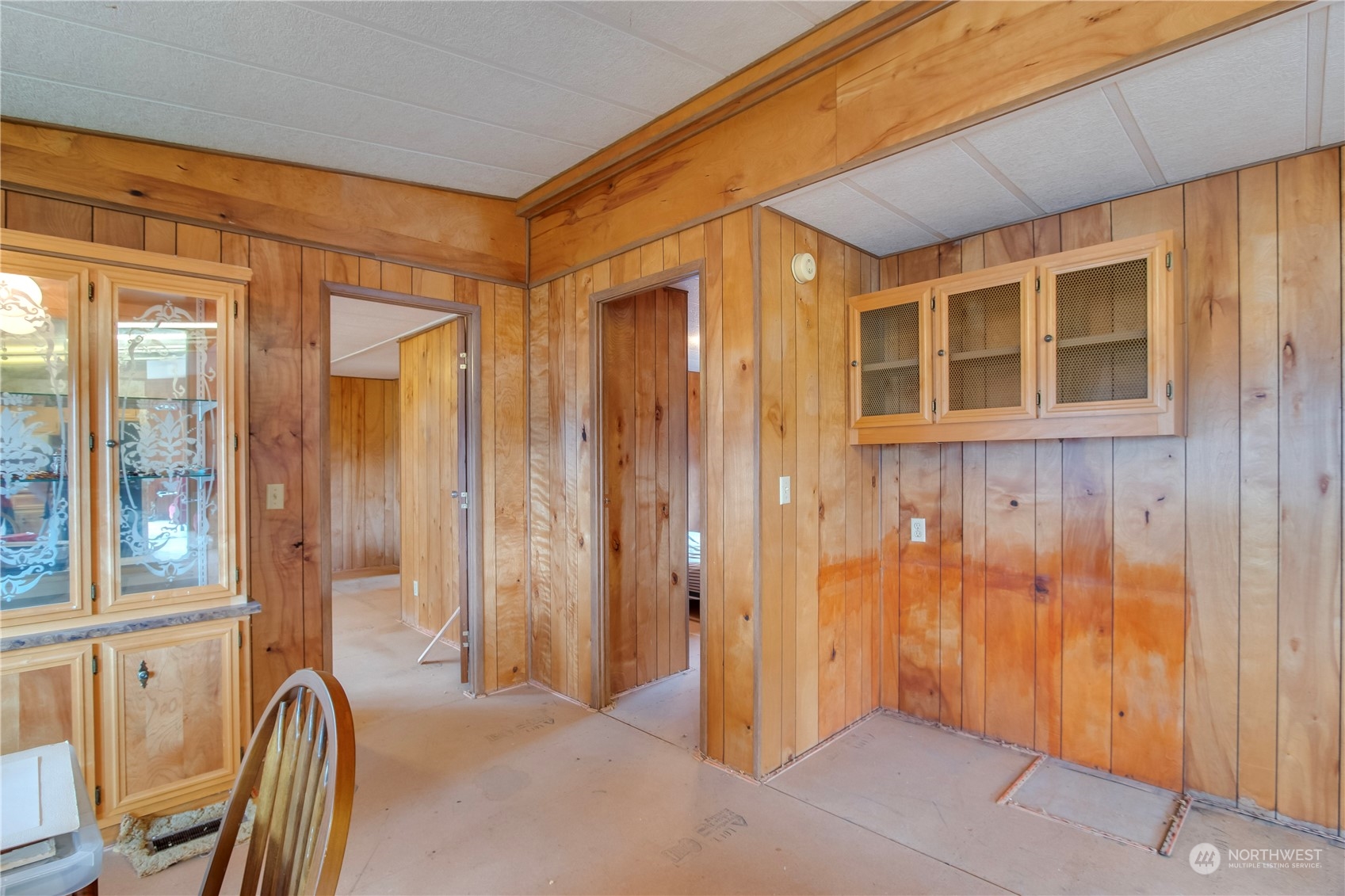 140 Maple Place Packwood, WA 98361 - Photo 21 of 39 a view of a hallway with windows