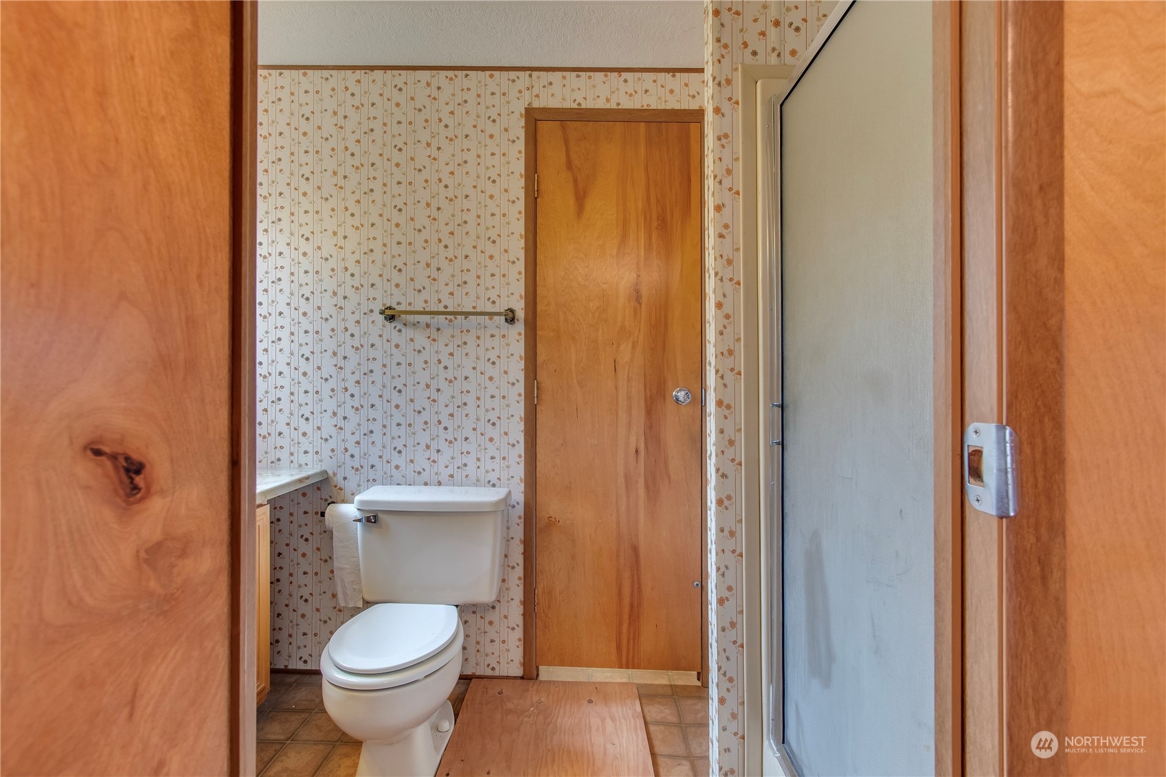 140 Maple Place Packwood, WA 98361 - Photo 25 of 39 a bathroom with a toilet and a shower