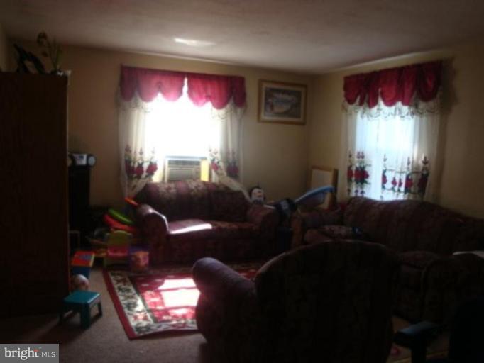 11711 Kingtree Street Silver Spring, MD 20902 - Photo 3 of 4 Living Room