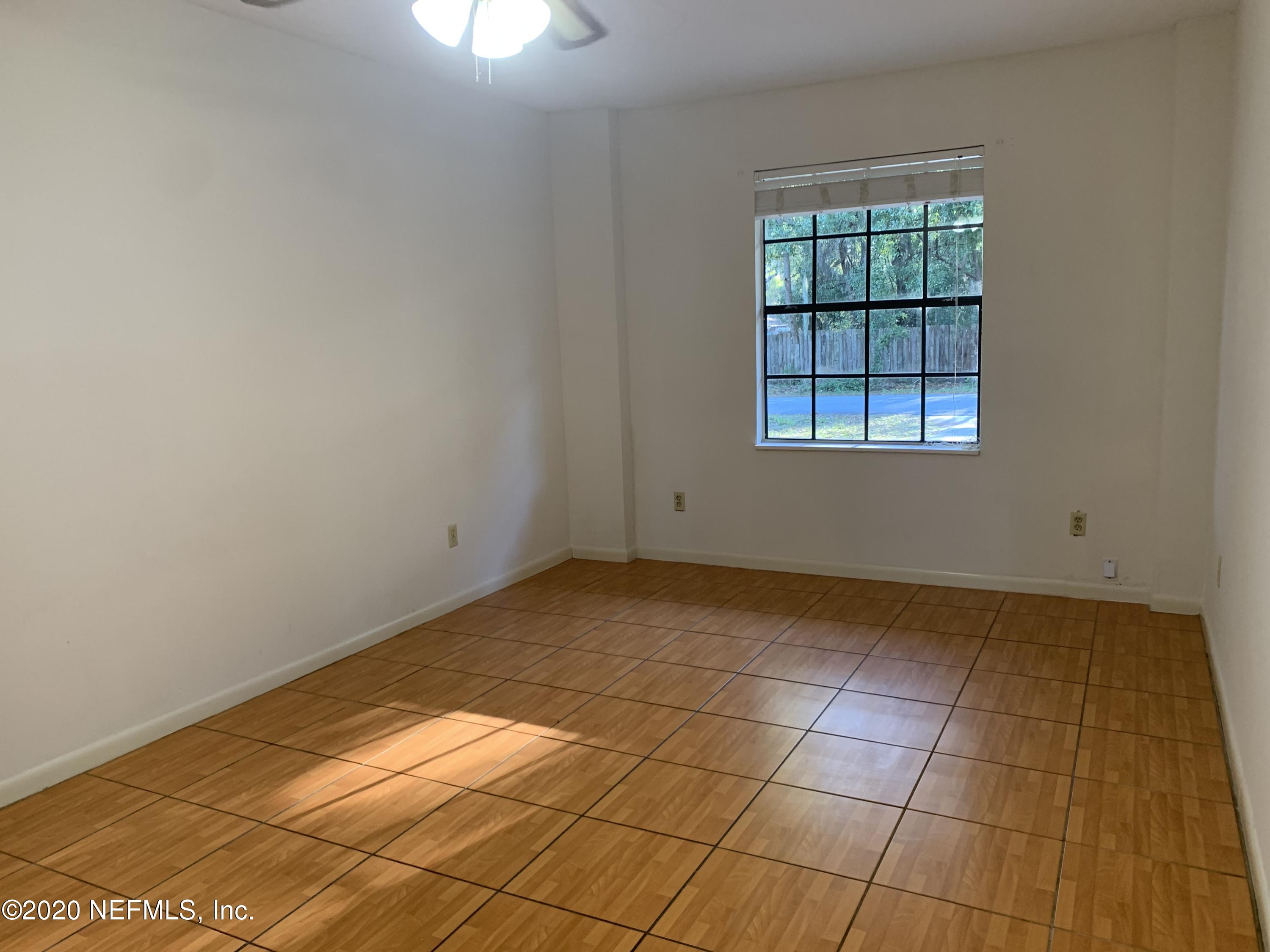 420 Southwest Naha Street Keystone Heights, FL 32656 - Photo 16 of 29 an empty room with windows