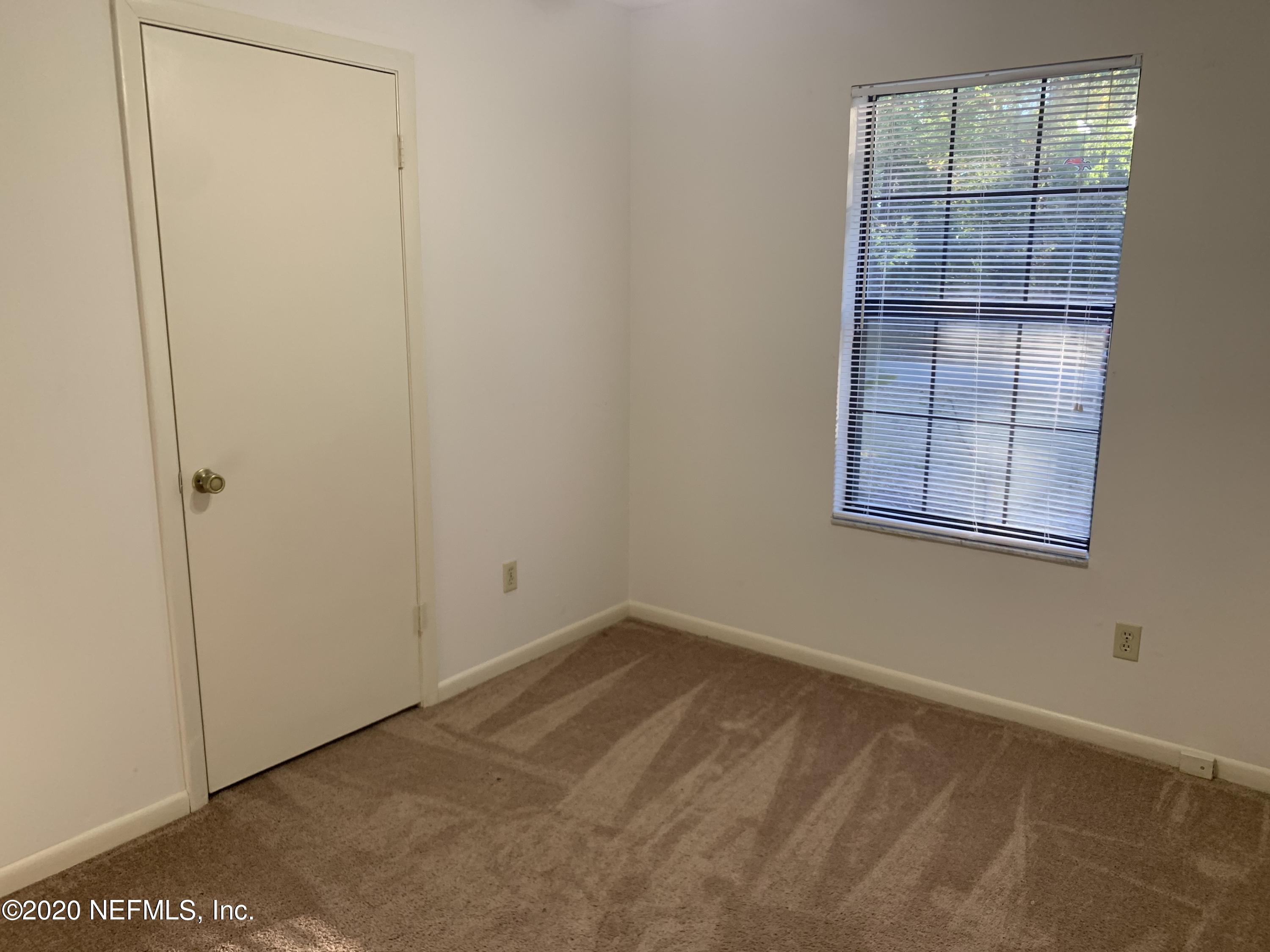 420 Southwest Naha Street Keystone Heights, FL 32656 - Photo 24 of 29 an empty room with windows