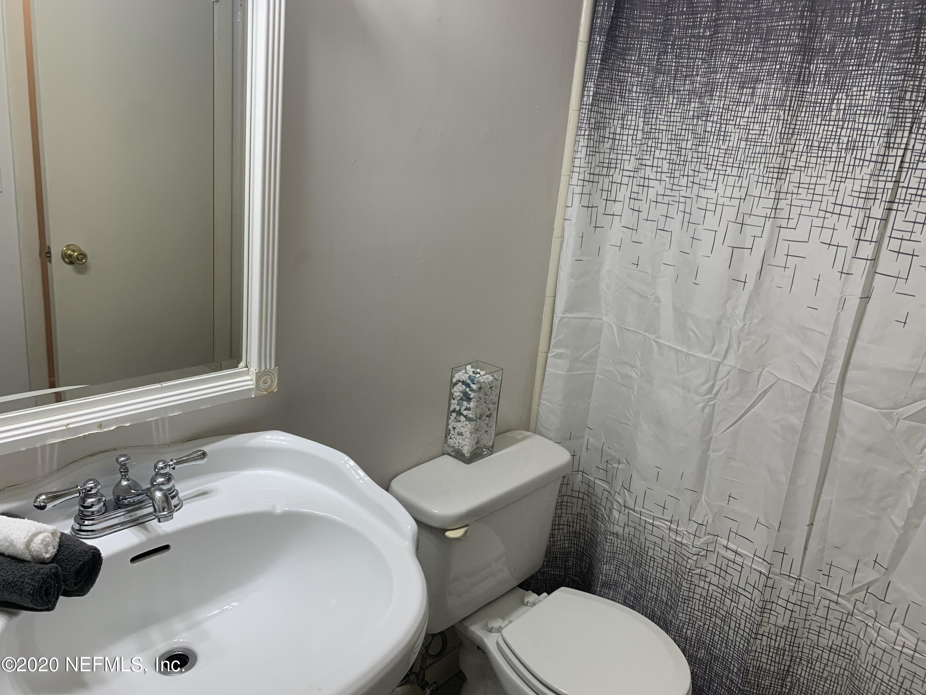 420 Southwest Naha Street Keystone Heights, FL 32656 - Photo 26 of 29 a bathroom with a sink a toilet and shower
