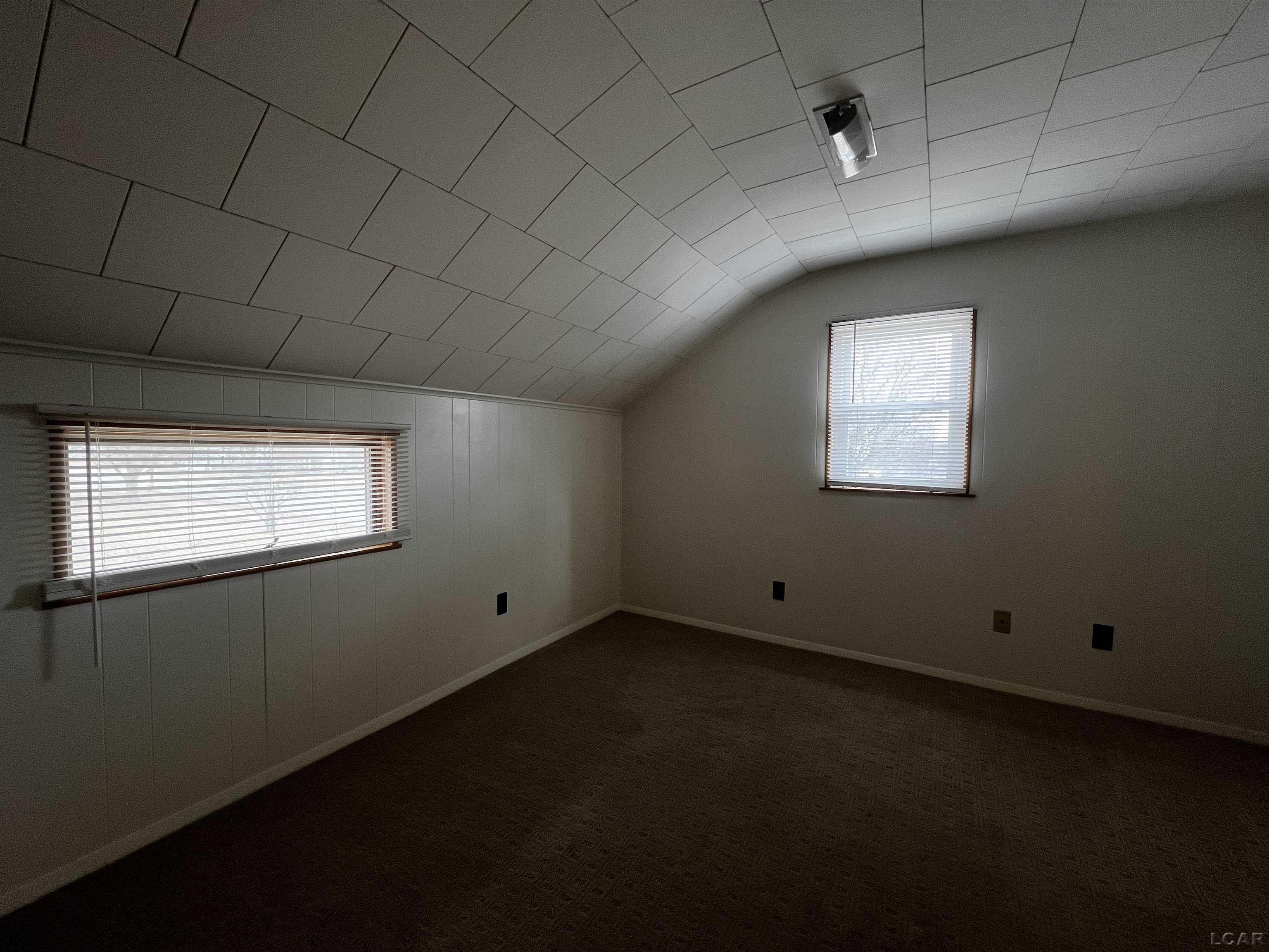 431 Springbrook Avenue Adrian, MI 49221 - Photo 18 of 25 50167705-cb824335-9aff-4b97-9ef0-d4179a0535da.JPG
