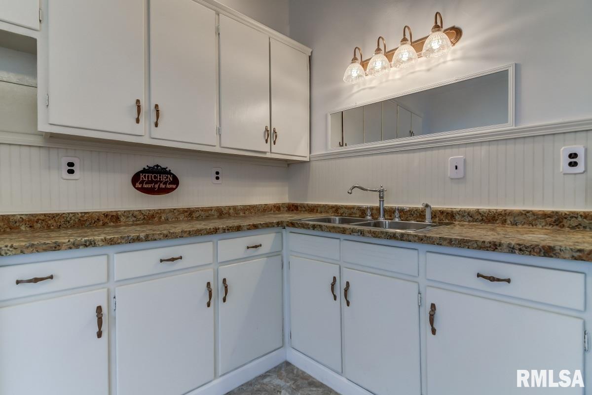 1130 Osburn Avenue Springfield, IL 62702 - Photo 6 of 42 Gallery Image 6