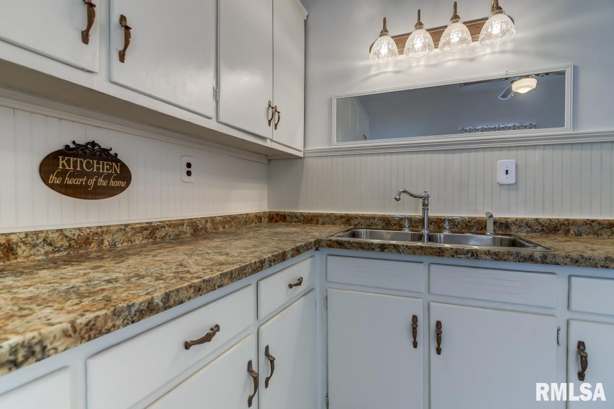 1130 Osburn Avenue Springfield, IL 62702 - Photo 7 of 42 Gallery Image 7