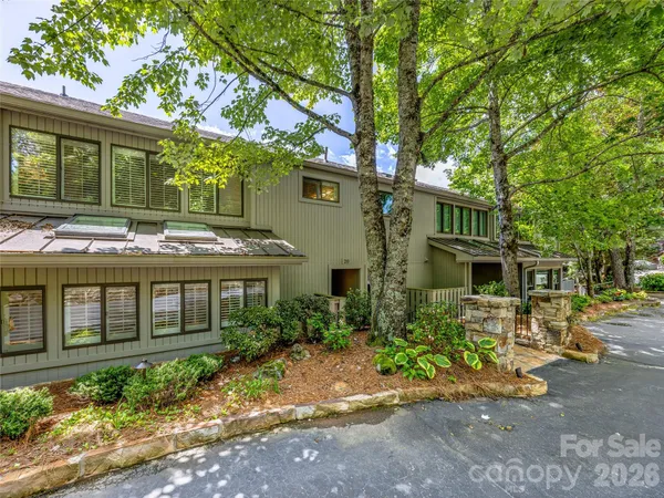 $1,047,500 | 24 East Toxaway Shores, Unit 20, Lake Toxaway, NC 28747