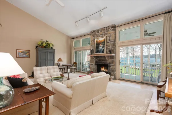 $1,047,500 | 24 East Toxaway Shores, Unit 20, Lake Toxaway, NC 28747