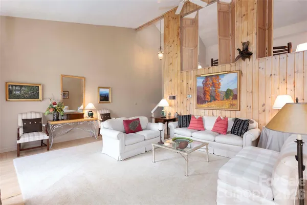 $1,047,500 | 24 East Toxaway Shores, Unit 20, Lake Toxaway, NC 28747