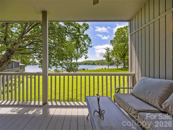 $1,047,500 | 24 East Toxaway Shores, Unit 20, Lake Toxaway, NC 28747