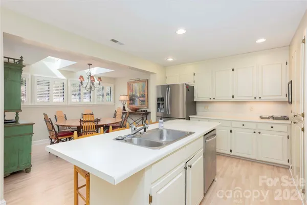 $1,047,500 | 24 East Toxaway Shores, Unit 20, Lake Toxaway, NC 28747