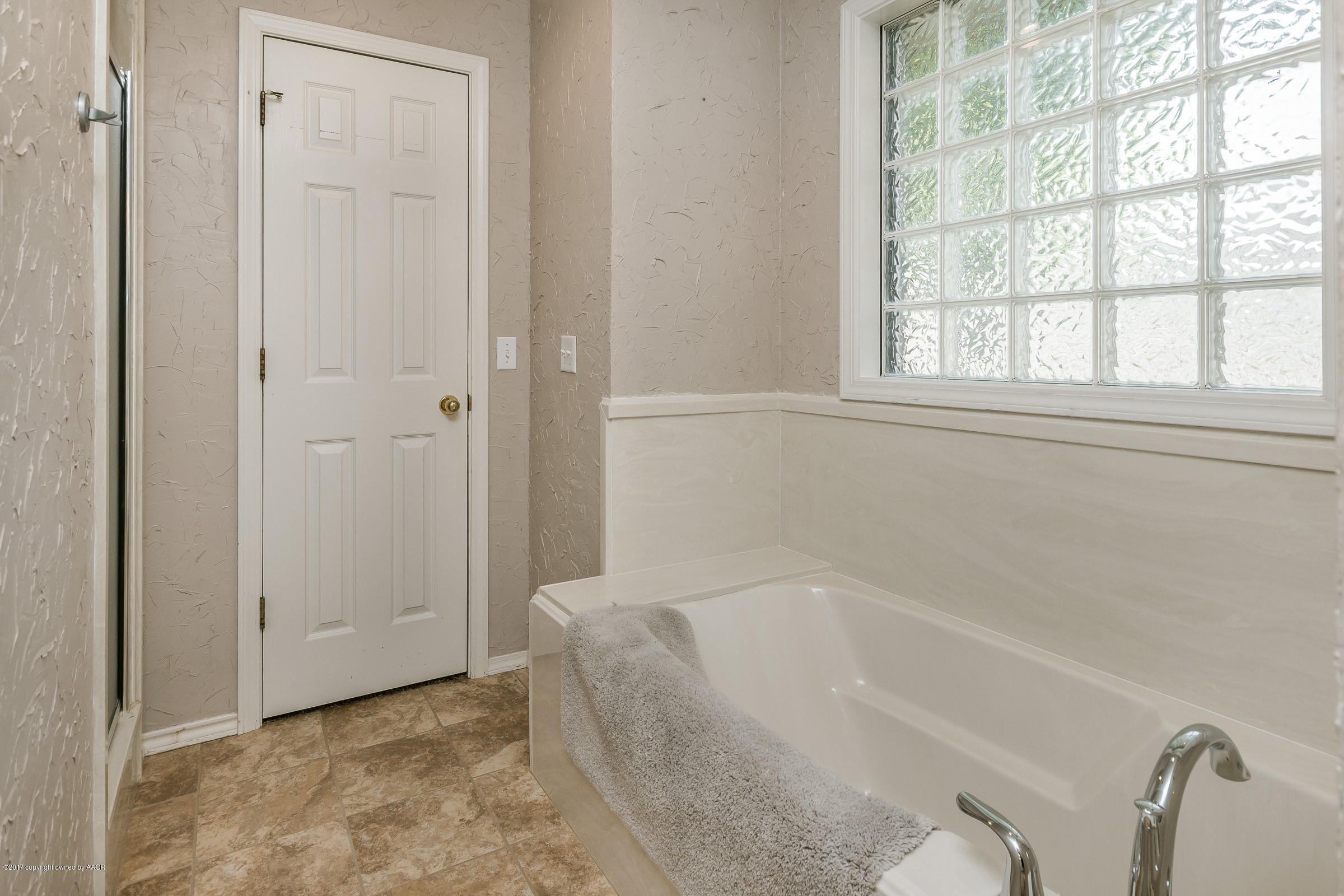 6608 Drexel Road Amarillo, TX 79109 - Photo 16 of 23 016_Master Bathroom_-2