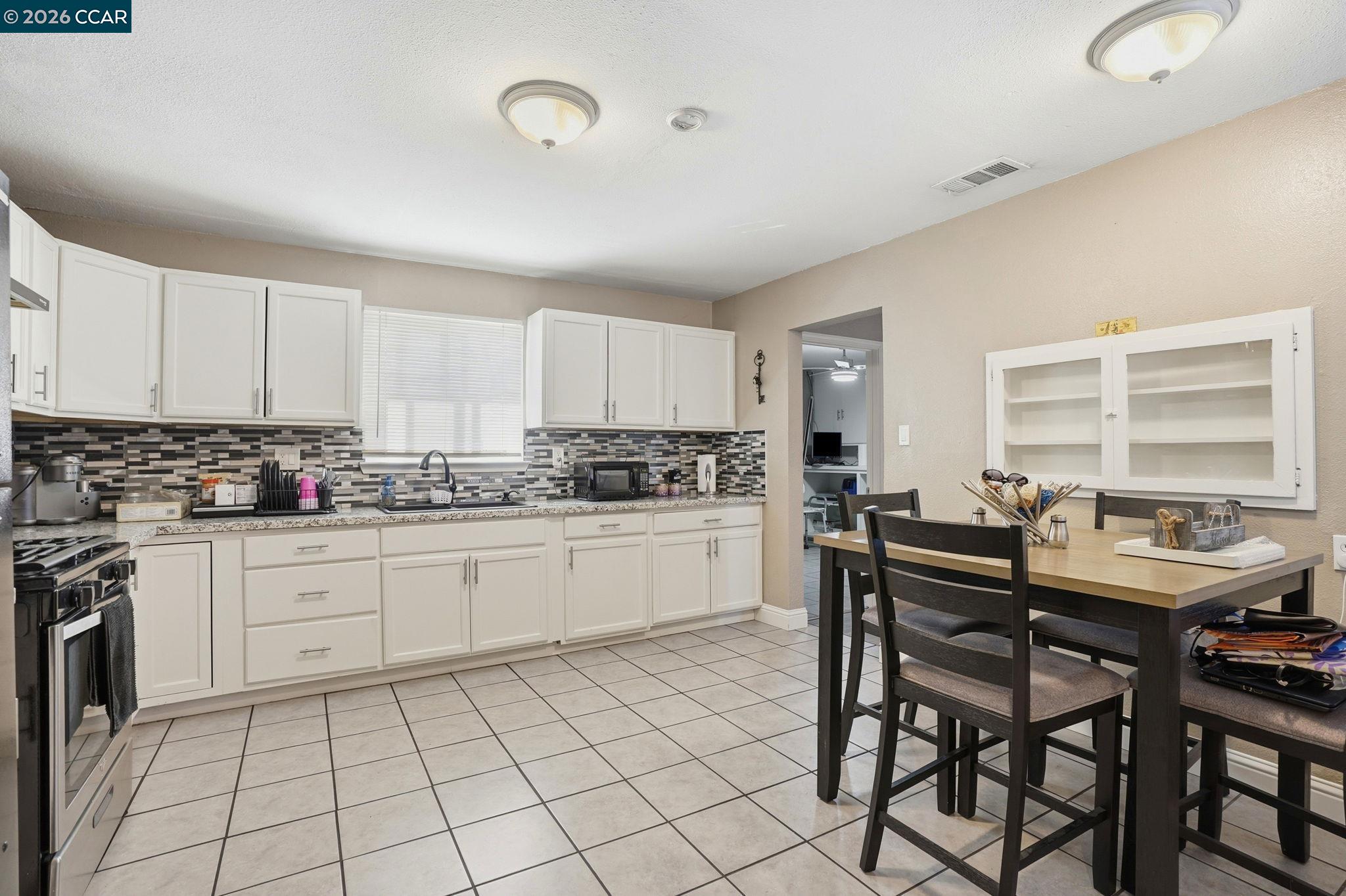322 East Tregallas Road Antioch, CA 94509 - Photo 10 of 23