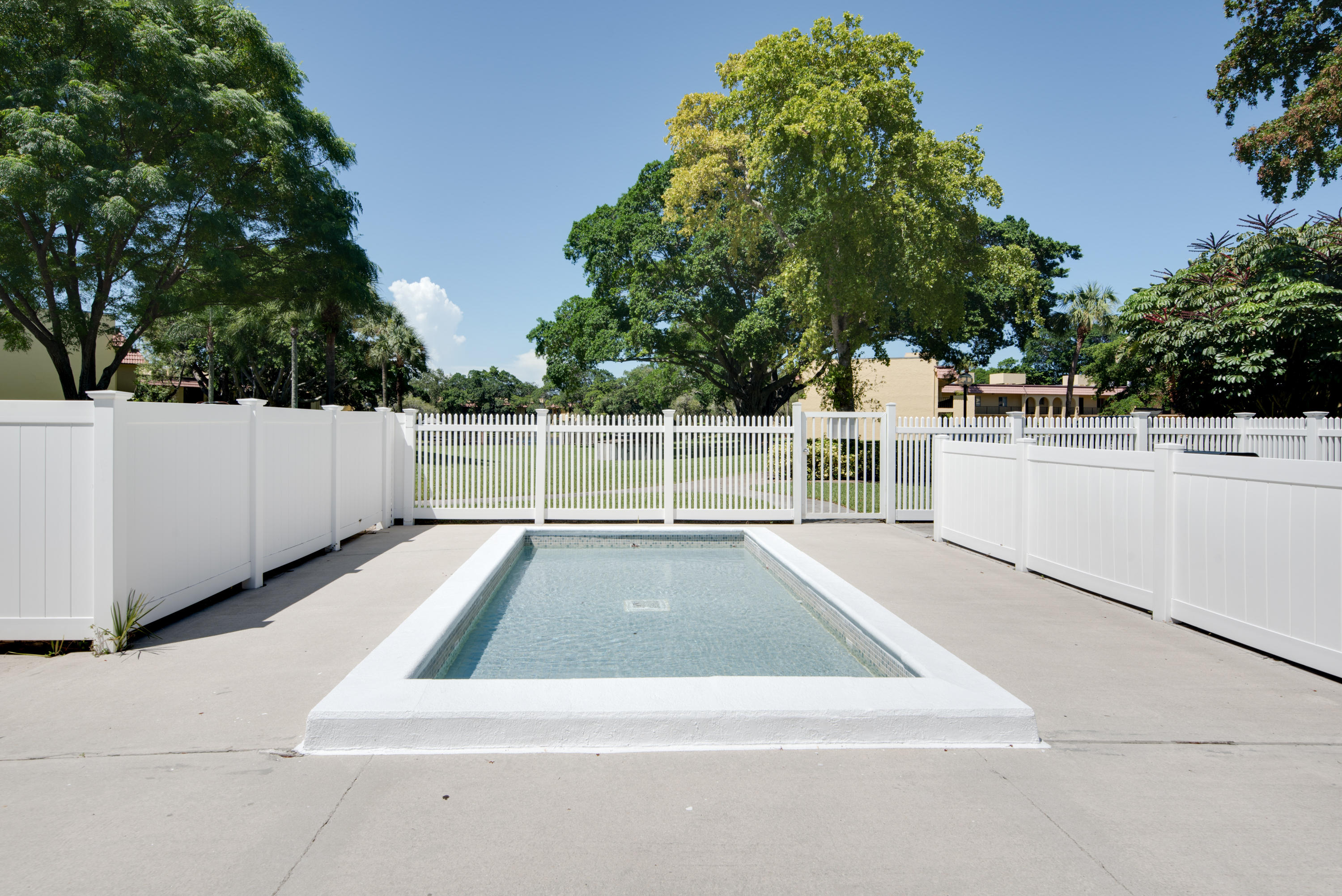 806 Southwest 9th St Circle, Unit 103 Boca Raton, FL 33486 - Photo 25 of 25 025_Hot Tub