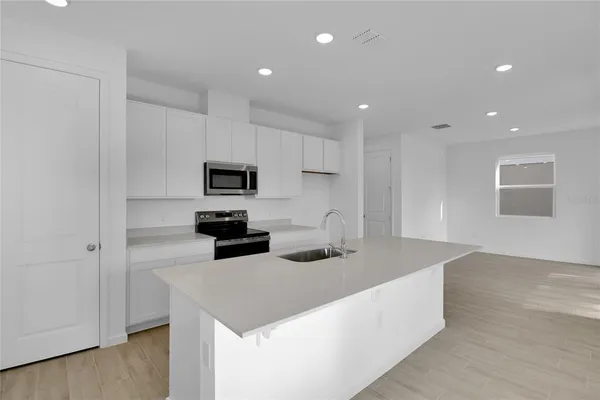 $342,482 | 762 Lake Dell Drive, Dundee, FL 33838