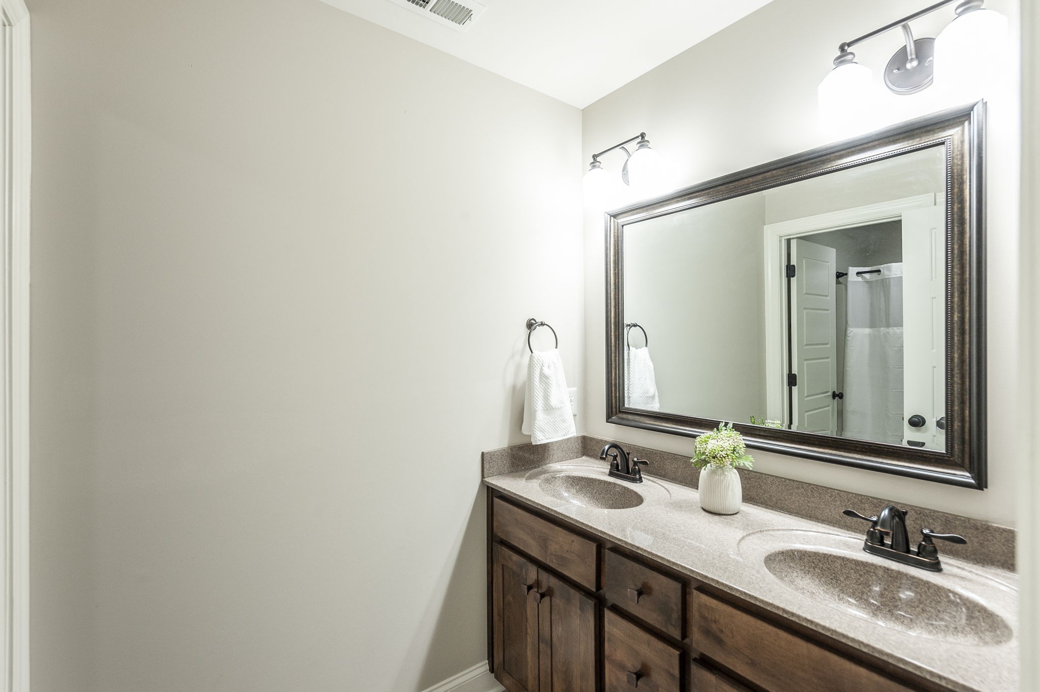 5563 Stacy Springs Road Springfield, TN 37172 - Photo 38 of 73 a bathroom with a sink and a mirror