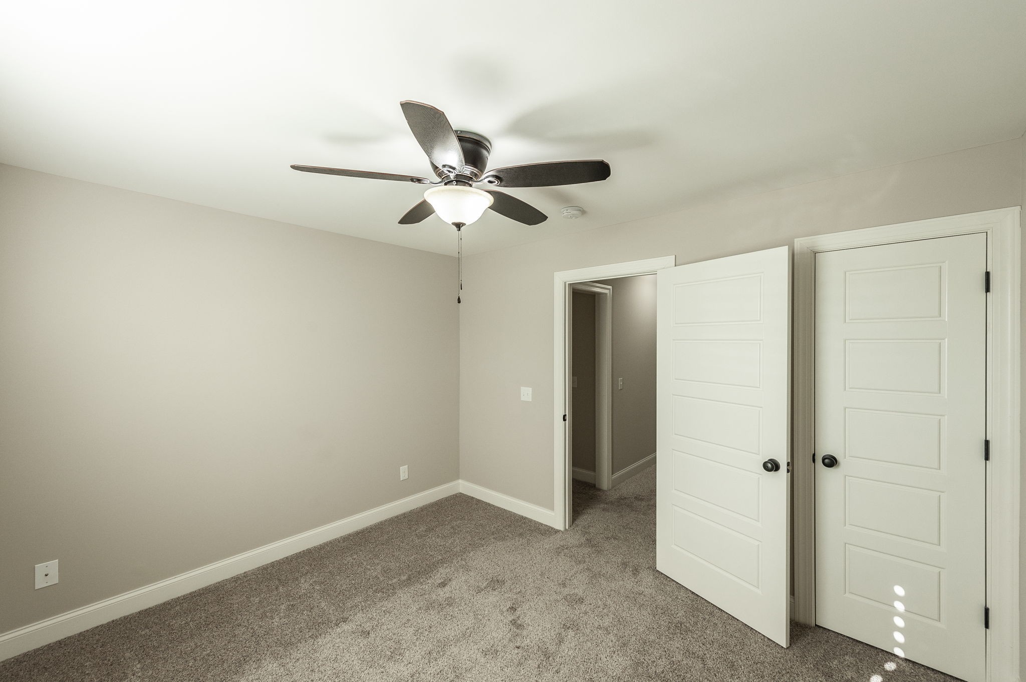 5563 Stacy Springs Road Springfield, TN 37172 - Photo 41 of 73 an empty room with a ceiling fan and a window