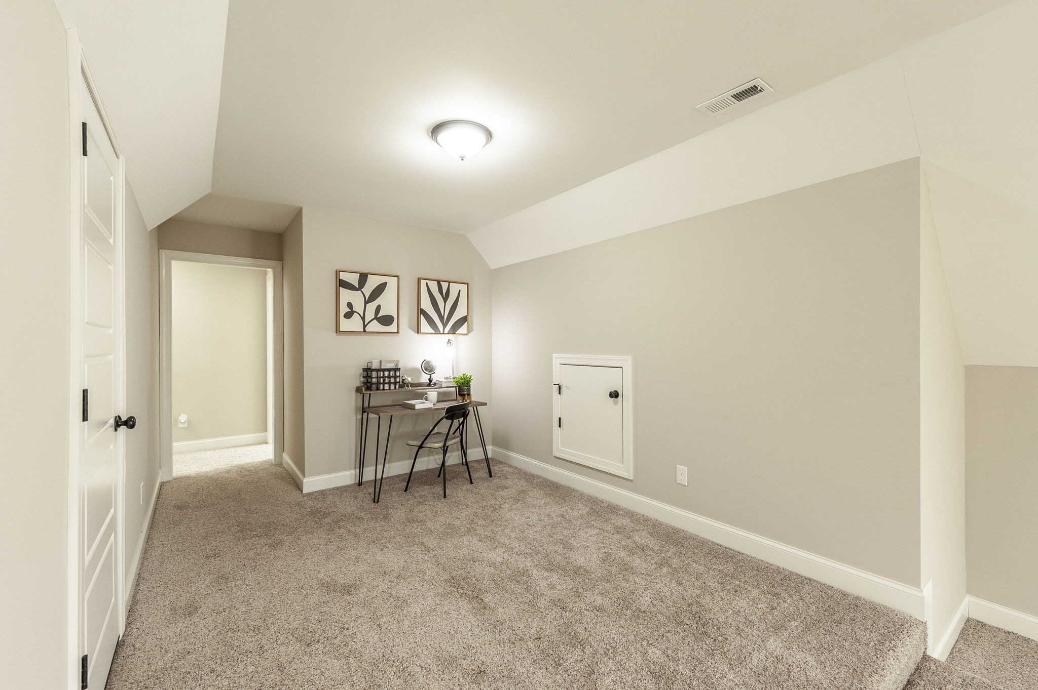 5563 Stacy Springs Road Springfield, TN 37172 - Photo 43 of 73 a view of a room with table and chair