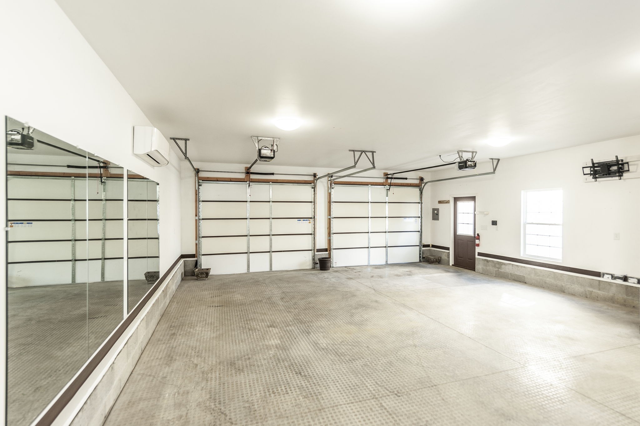 5563 Stacy Springs Road Springfield, TN 37172 - Photo 51 of 73 a view of a garage