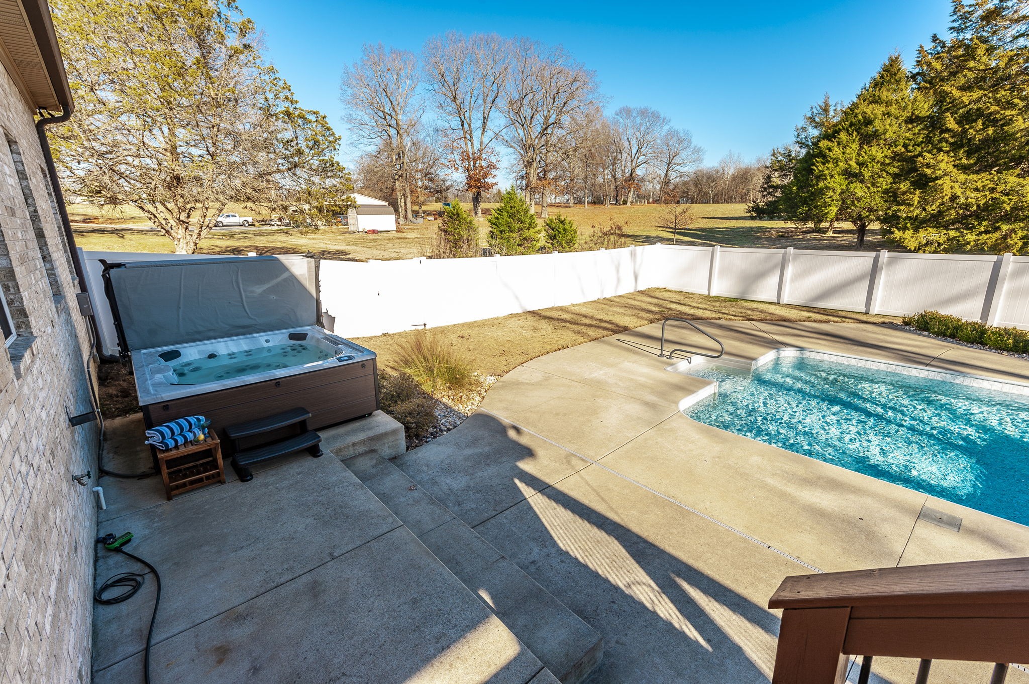 5563 Stacy Springs Road Springfield, TN 37172 - Photo 60 of 73 a view of a backyard with sitting area