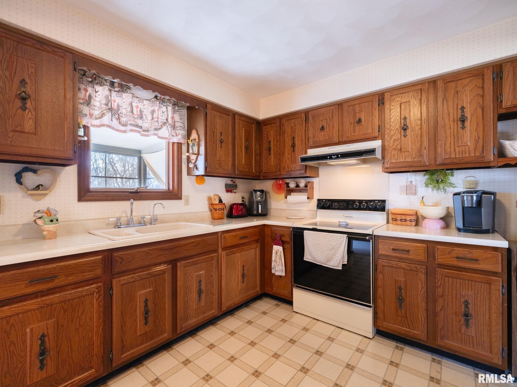 9522 West Excalibur Court Mapleton, IL 61547 - Photo 11 of 34