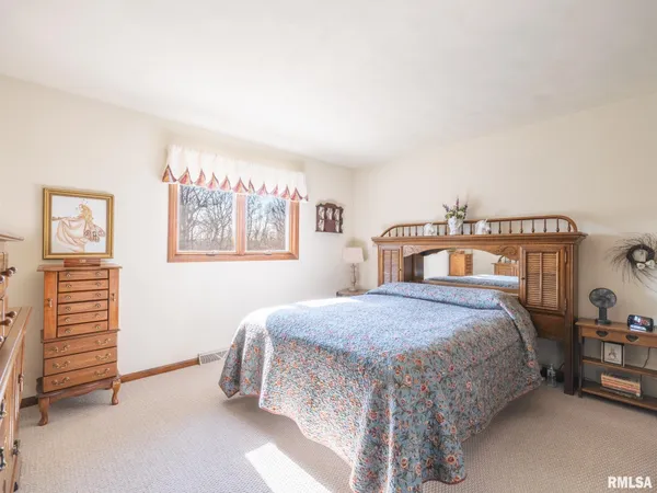 $233,000 | 9522 West Excalibur Court, Mapleton, IL 61547
