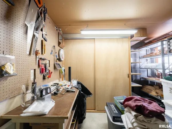 $233,000 | 9522 West Excalibur Court, Mapleton, IL 61547