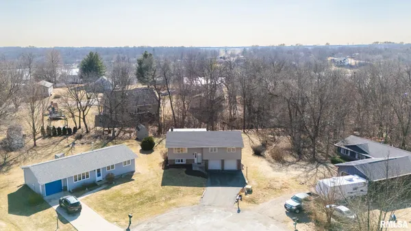 $233,000 | 9522 West Excalibur Court, Mapleton, IL 61547