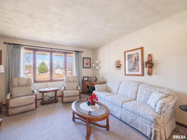 $233,000 | 9522 West Excalibur Court, Mapleton, IL 61547