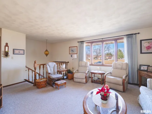 $233,000 | 9522 West Excalibur Court, Mapleton, IL 61547