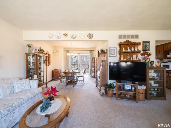 $233,000 | 9522 West Excalibur Court, Mapleton, IL 61547